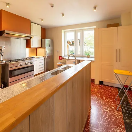 Magnificent In With Fireplace Holiday home *